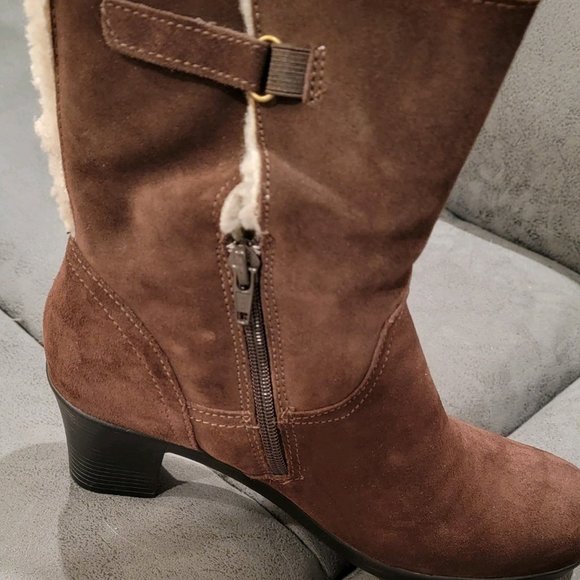 Clarks Bendables Brown Heeled Boots, Size 8W - Picture 3 of 9